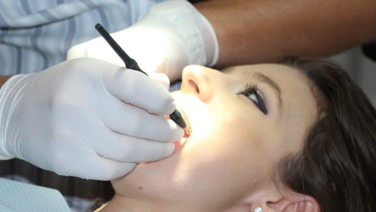 Ce qu’il faut savoir sur les implants dentaires
