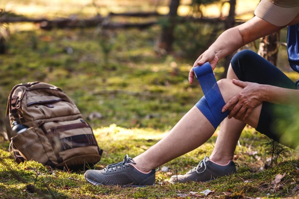 Quelles sont les causes des douleurs aux genoux durant une randonnée ?