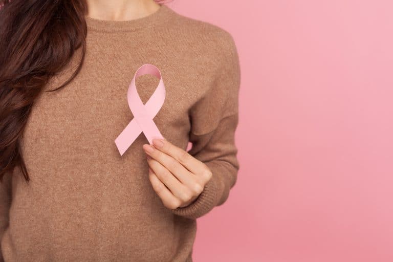 Cancer du sein : zoom sur les symptômes, le diagnostic et le traitement possible