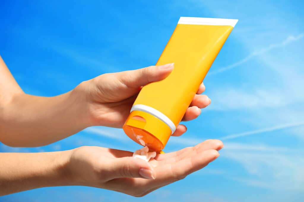 Composition d'une crème solaire : quelles substances éviter ?