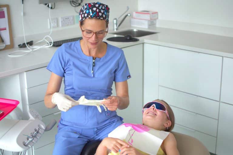 Dentiste : comment rassurer les enfants dans votre cabinet ?